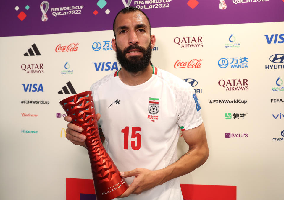 Roozbeh Cheshmi por el Irán vs Gales. Foto:  Mark Metcalfe - FIFA/FIFA via Getty Images