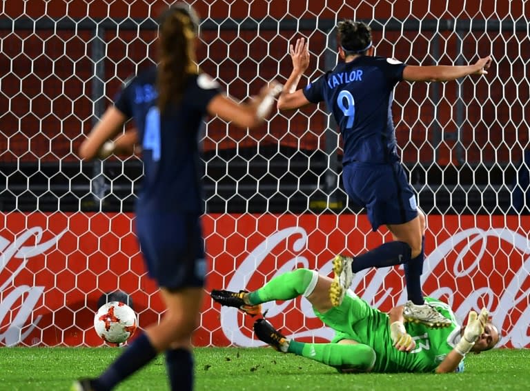 England's forward Jodie Taylor (C) scores a goal against Spain on July 23, 2017