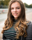 <p>Su nombre es Isabelle Weall (también conocida como ‘Izzi’) y es originaria de Gales, en el Reino Unido. <span>Con 14 años de edad, es la campeona nacional de salto en trampolín.</span> </p>