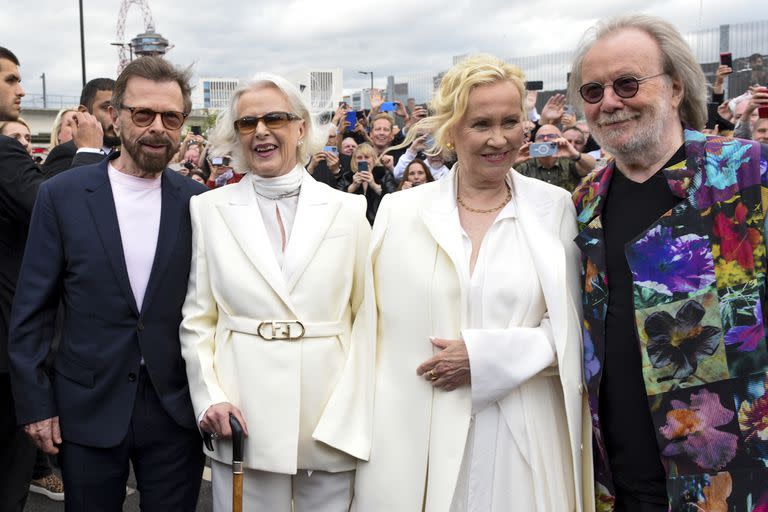 Björn, Frida, Agnetha y Benny, los cuatro ABBA, juntos, en la alfombra roja del espectáculo con el que regresan a los escenarios de manera virtual