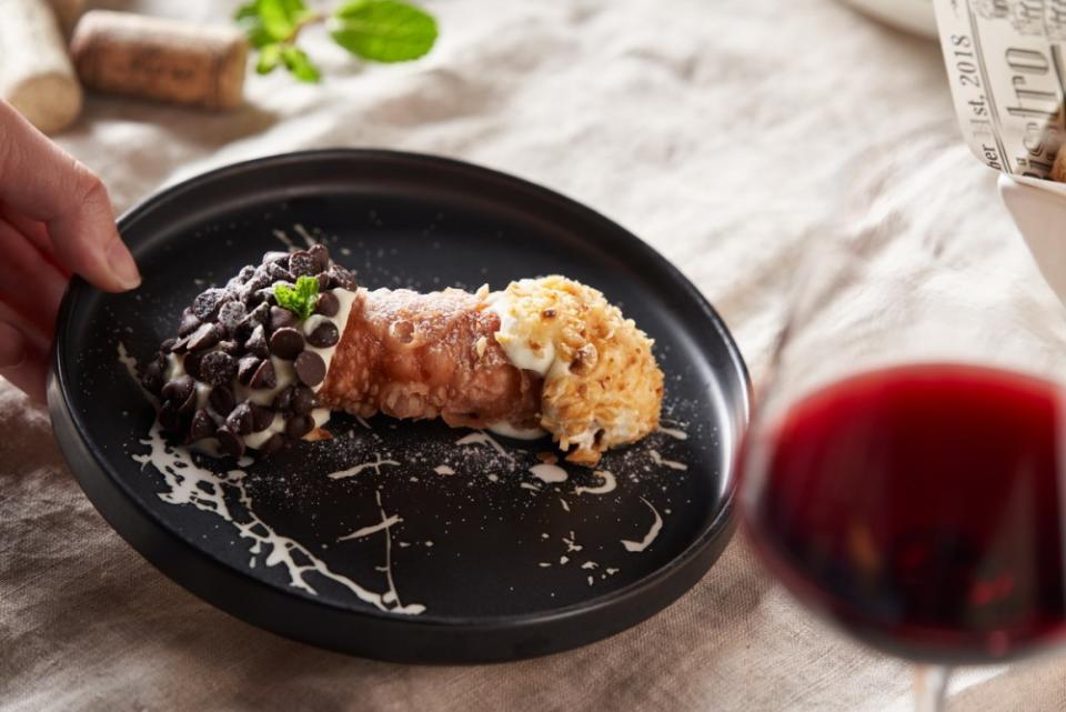 獨特的瑞可塔起司捲是西西里經典的傳統甜點，也是到此必嘗！