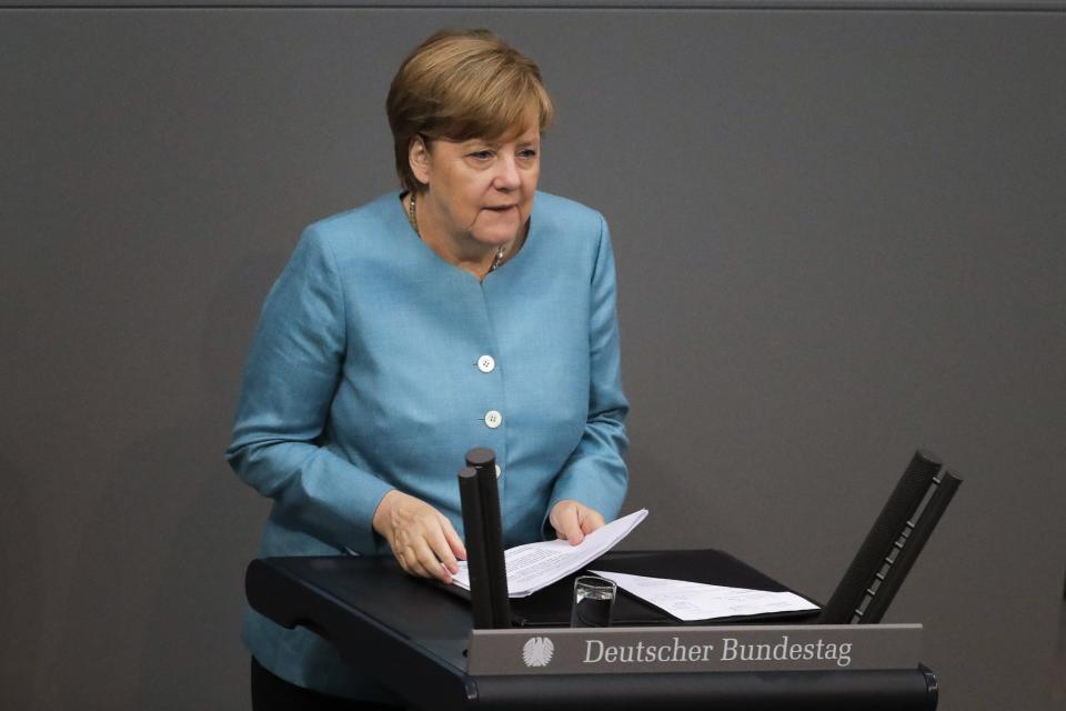 <p>2012 gab es mächtige Turbulenzen in der Koalition. Bei einem Parteitag im Dezember 2012 sagte Bundeskanzlerin Merkel keck: „Auch mir hat eine Satiresendung schon einmal richtig aus der Seele gesprochen, als es dort hieß: ‚Gott hat die FDP vielleicht nur erschaffen, um uns zu prüfen.’“ </p>
