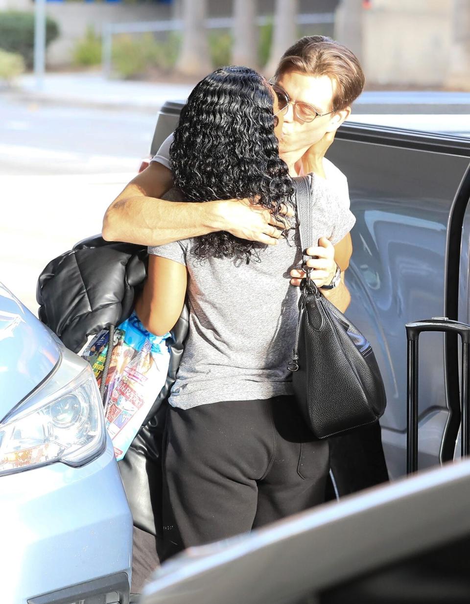 *PREMIUM-EXCLUSIVE* Matthew Lawrence and Chilli put up a massive PDA exhibition as Lawrence greets his &quot;TLC&quot; girlfriend at the airport