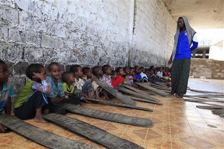 Sufi teacher Moalim Abdi teaches children Koranic studies inside a classroom in the Hodan area of Mogadishu September 25, 2013. REUTERS/Feisal Omar