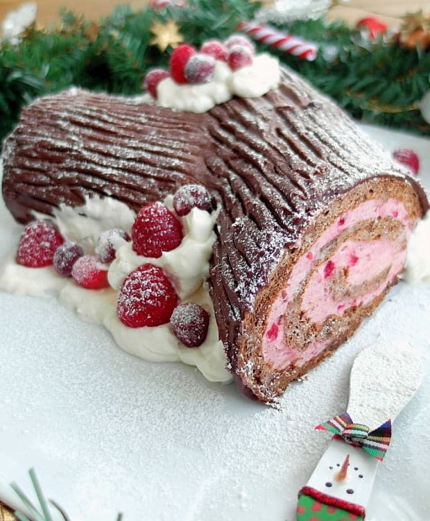 <p><a href="https://pastrychefonline.com/chocolate-yule-log/" rel="nofollow noopener" target="_blank" data-ylk="slk:Pastry Chef Online;elm:context_link;itc:0;sec:content-canvas" class="link ">Pastry Chef Online</a></p>