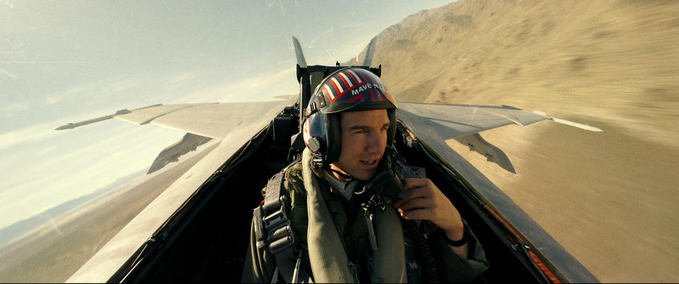 湯姆克魯斯在電影中親自駕駛戰鬥機。（圖／UIP）