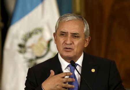 Guatemalan President Otto Perez speaks during a news conference in the Presidential House in Guatemala City, August 31, 2015. REUTERS/Jorge Dan Lopez