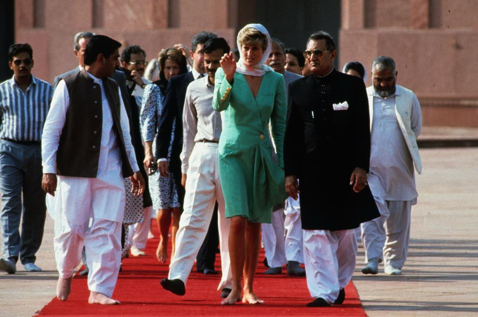 Diana in Lahore in 1991 wore green in a nod to the Pakistan flag.