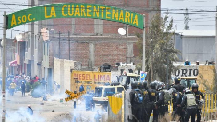 En Arequipa hubo enfrentamientos entre manifestantes y la policÃ­a.