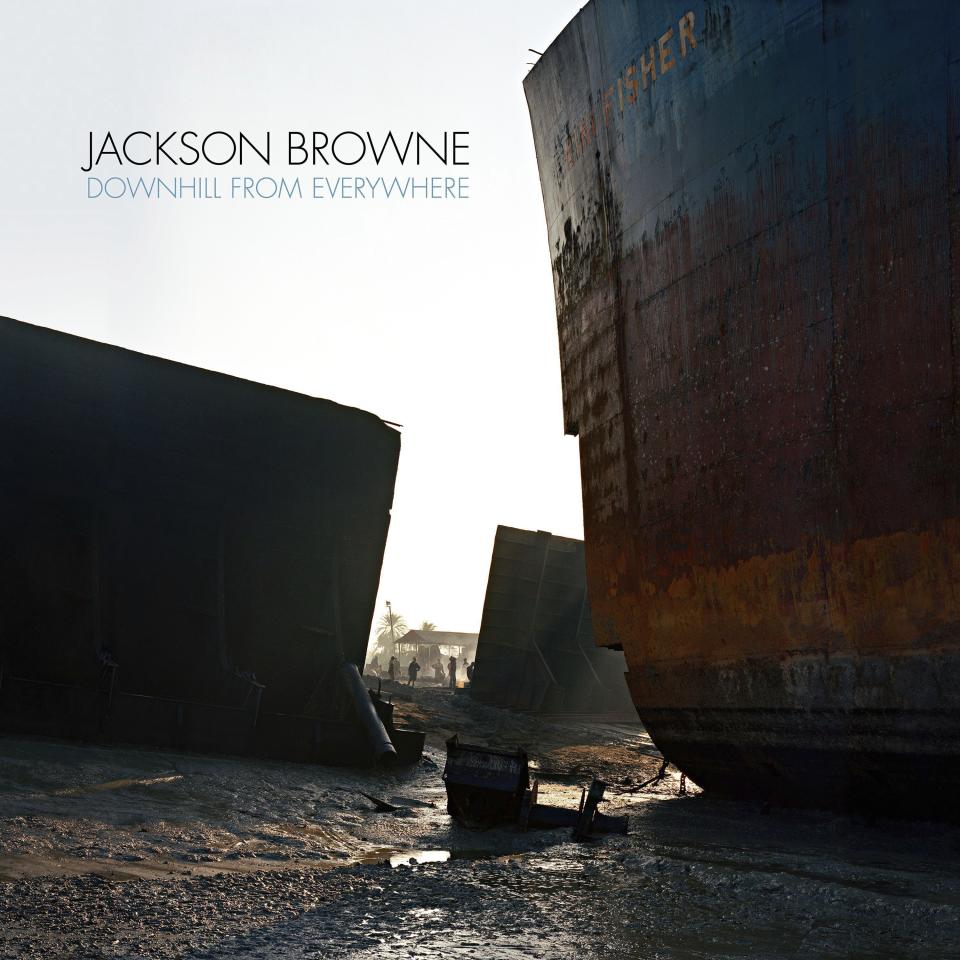 En esta imagen difundida por Inside Records, la portada del álbum de Jackson Browne "Downhill From Everywhere", disponible el viernes. (Inside Recording vía AP)