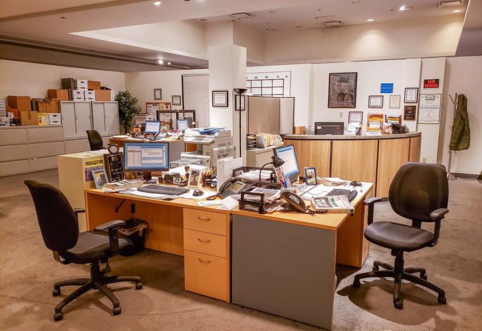 <div class="inline-image__caption"><p>The office itself looks ... pretty drab. Much like on the show.</p></div> <div class="inline-image__credit">Luke Winkie</div>