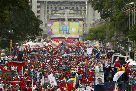 Supporters of Venezuelan President Nicolas Maduro march in support of the government and to call for peace after the recent deadly violence following street protests, in Caracas February 15, 2014. REUTERS/Carlos Garcia Rawlins