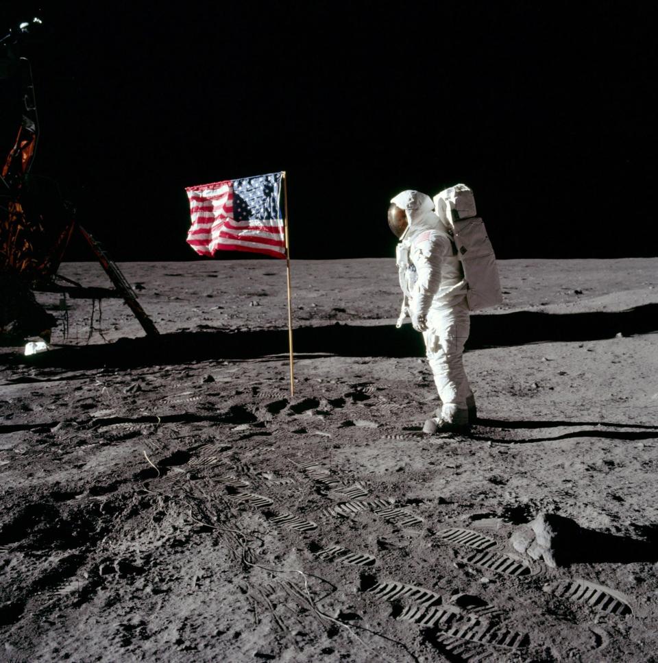 flag moon buzz aldrin apollo 11 astronaut planting nasa 371257main_Flag_full