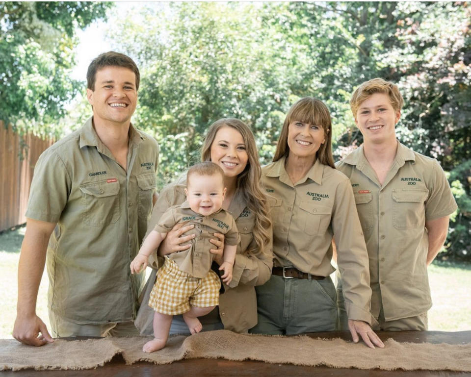 Chandler Powell, Grace Warrior Irwin Powell, Bindi Irwin, Terri Irwin and Robert Irwin pose at Australia Zoo