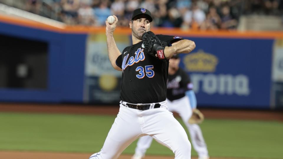 New York Mets starting pitcher Justin Verlander (35) delivers a pitch during the first inning against the Toronto Blue Jays at Citi Field