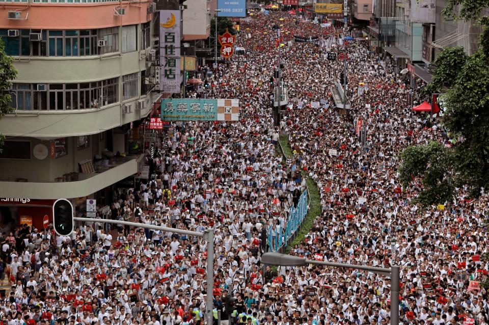 ▲香港人民反對政府修訂《逃犯條例》走上街頭抗議，國民黨也將仿效舉行「反沒收公投」集會。（圖／美聯社／達志影像）