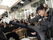 <p>Willow Smith kommt zwar aus einer Schauspielerfamilie, macht aber selber lieber in der Musik- und Modebranche Karriere. Mit gerade einmal 15 Jahren wurde sie im Jahr 2016 zur neuen Chanel-Markenbotschafterin ernannt. Die junge Trendsetterin bringt definitiv frischen Wind in das Traditionshaus. (Bild: AP Photo) </p>