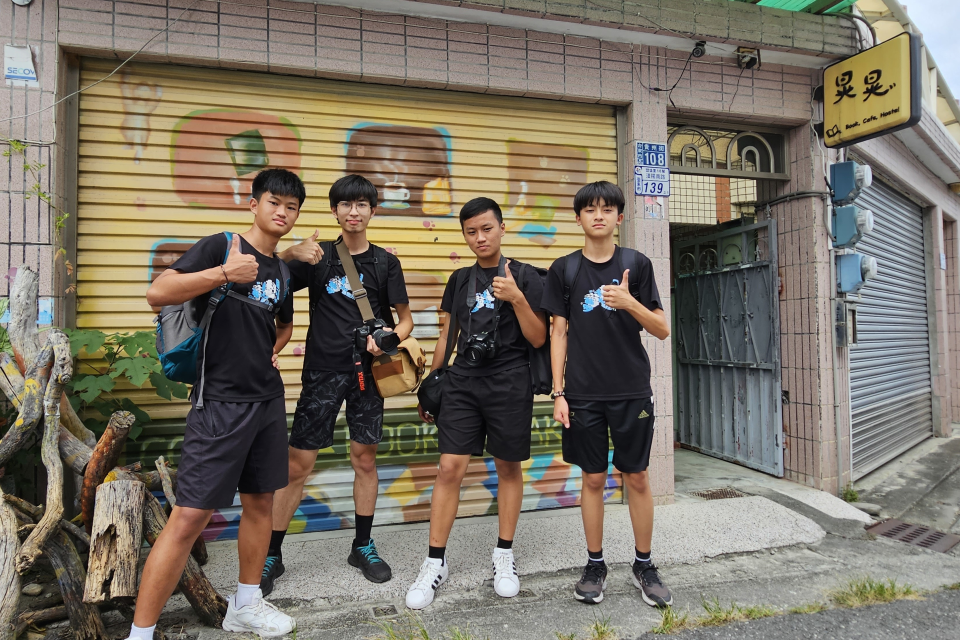 彰化四名高中生利用暑假環島走訪獨立書店(圖片來源：柯伯儒提供)