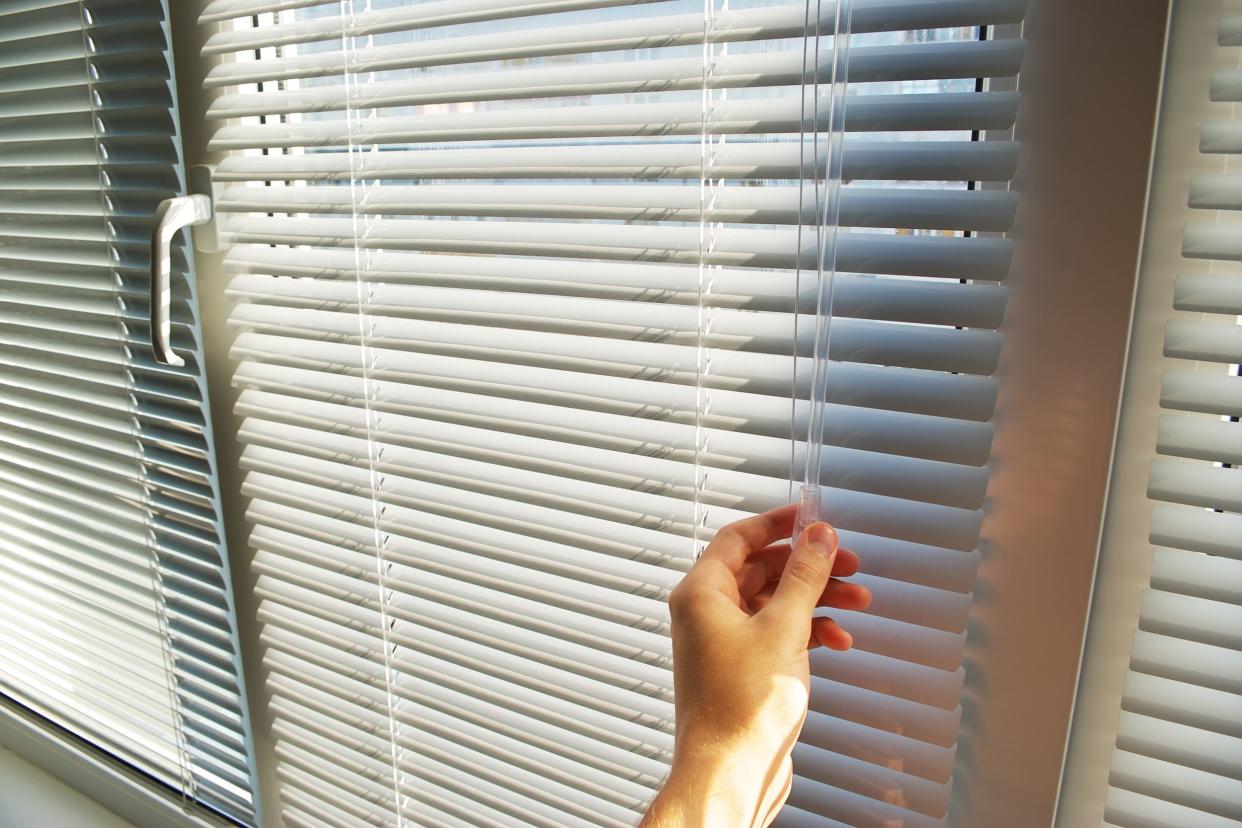 hand opening blinds