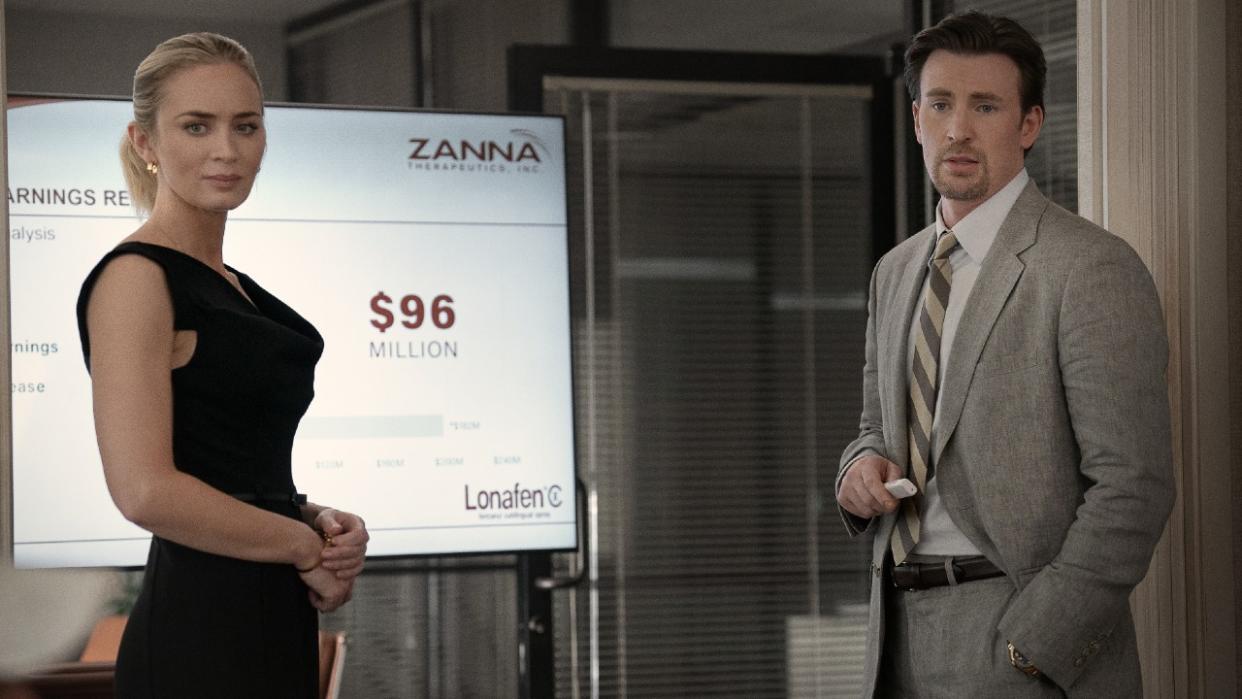  Emily Blunt and Chris Evans in Pain Hustlers. 