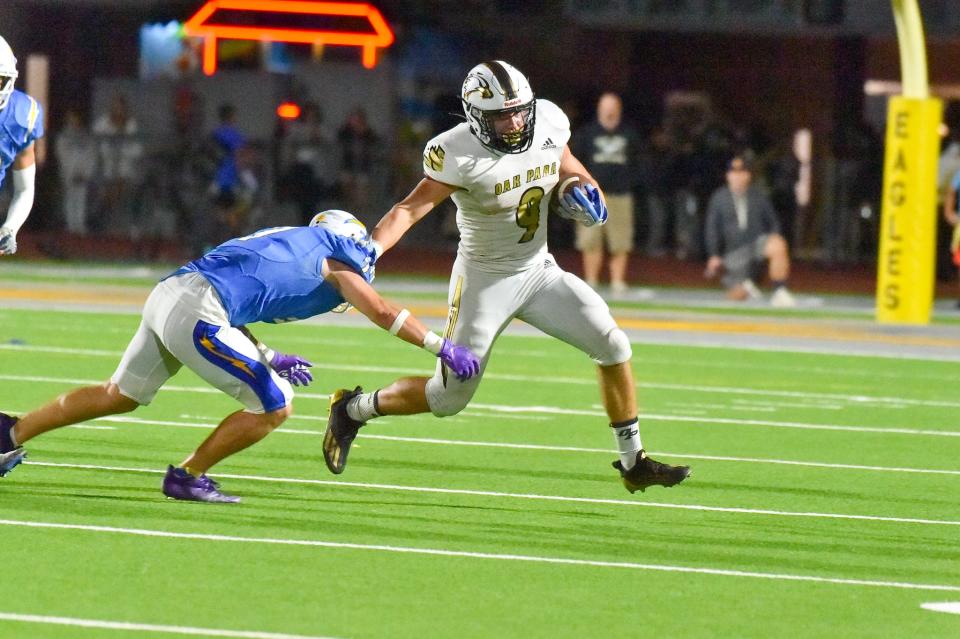 Oak Park's Rowan Heidt sheds an Agoura defender during the Eagles' 27-0 win in the rivals' Kanan Bowl on Friday, Sept. 30, 2022.