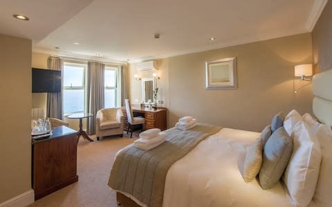 the carlyon bay, cornwall bedroom image