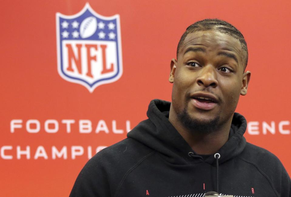 Pittsburgh Steelers running back Le'Veon Bell talks with reporters before their NFL football practice, Wednesday, Jan. 18, 2017, in Pittsburgh. The Steelers face the New England Patriots in the AFC conference championship on Sunday. (AP Photo/Keith Srakocic)