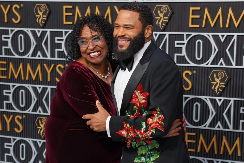 Anthony Anderson and mom Doris Hancox hug at the 75th Primetime Emmy Awards.