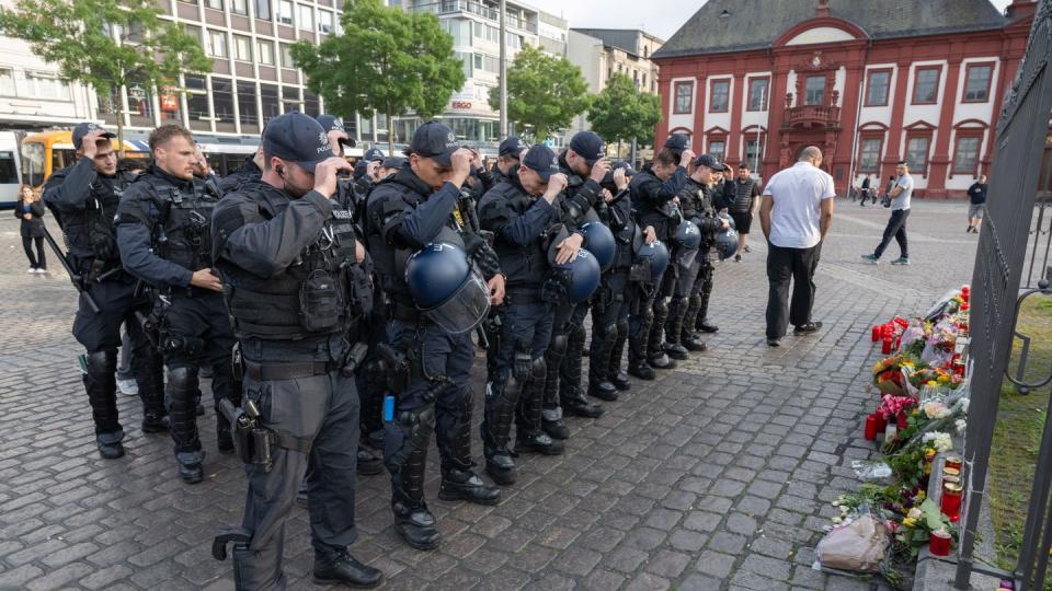 Nach dem Tod eines Polizisten in Mannheim sind die Menschen entsetzt (Bild: dpa)