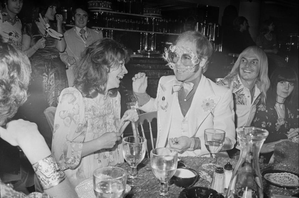 Just 89 Photos of Celebrities Partying in the '70s