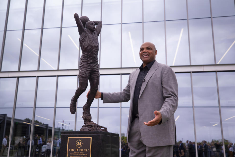 Charles Barkley unveils his sculpture at the Philadelphia 76ers training facility on September 13, 2019 in Camden, New Jersey. (Photo by Mitchell Leff/Getty Images)