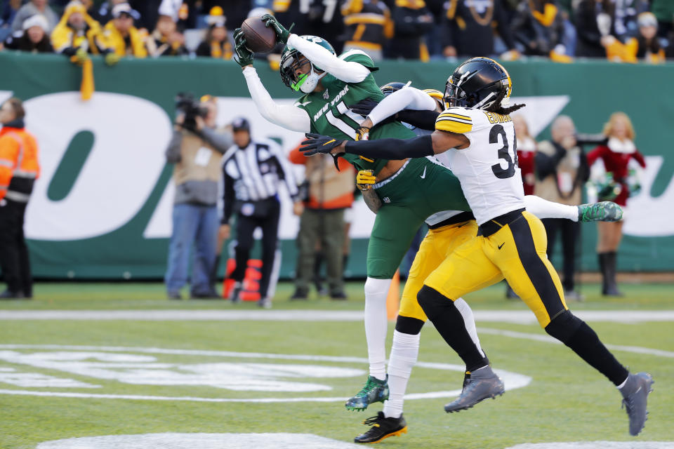 New York Jets wide receiver Robby Anderson (11) pulls in a touchdown during the first half of an NFL football game against the Pittsburgh Steelers, Sunday, Dec. 22, 2019, in East Rutherford, N.J. (AP Photo/Seth Wenig)