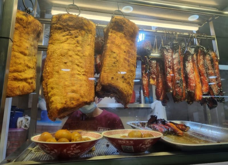 roast paradise sengkang - roasted meats display