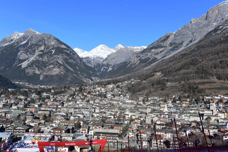 Bormio surplombé par le parc naturel du Stelvio - Miguel MEDINA / AFP