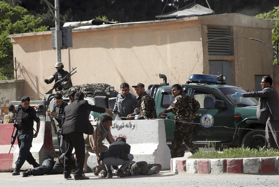 <p>Security officers and rescuers help victims in explosion in Kabul, Afghanistan, Monday, April 30, 2018. (Photo: Massoud Hossaini/AP) </p>