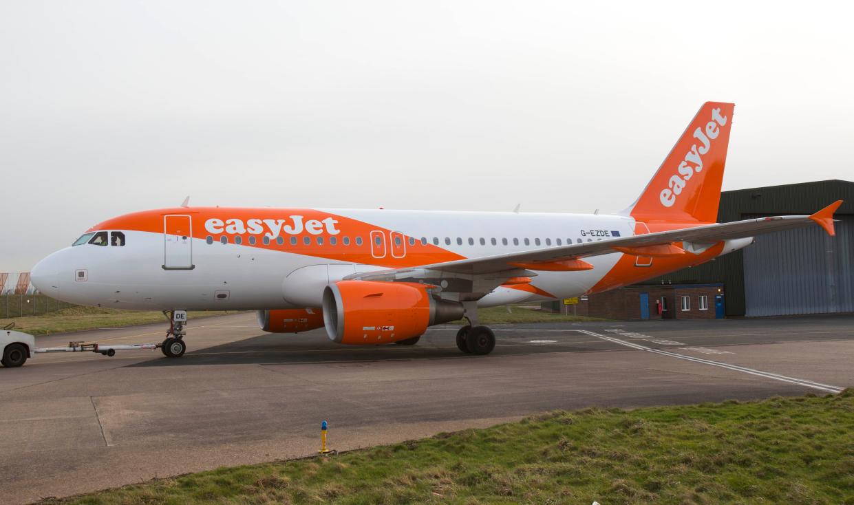 easyJet planes