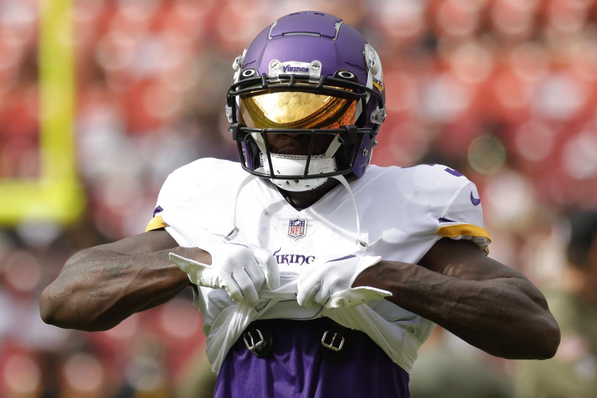 The Patriots are signing former Eagles' and Vikings' WR Jalen Reagor to  their practice squad.