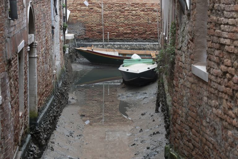 Venecia; sequía; marea Baja; mundo; góndola