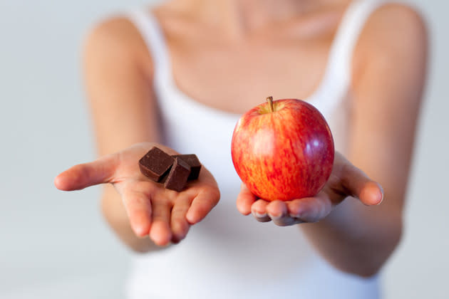 Schoki oder Obst? So klappt's mit der Selbstdisziplin! (Bild: thinkstock)