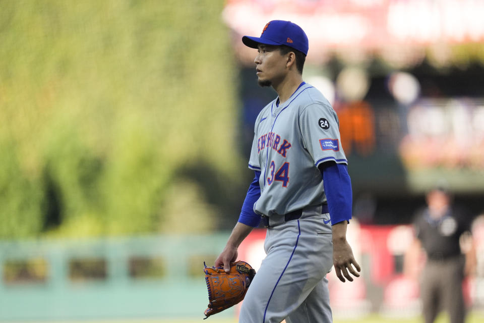 New York Mets pitcher Kodai Senga walks to the dugout during the second inning of Game 1 of a baseball NL Division Series against the Philadelphia Phillies, Saturday, Oct. 5, 2024, in Philadelphia. (AP Photo/Chris Szagola)