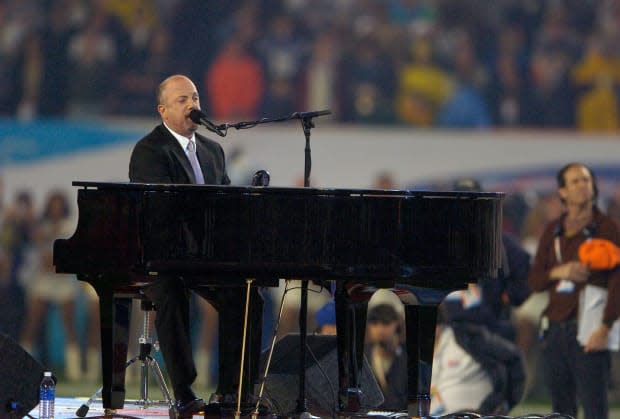 Billy Joel performs the National Anthem prior to the start of Super Bowl XLI between the Indianapolis Colts and the Chicago Bears on Feb. 4, 2007, at Dolphin Stadium in Miami Gardens, Florida.<p><a href="https://www.gettyimages.com/detail/181709531" rel="nofollow noopener" target="_blank" data-ylk="slk:Focus On Sport/Getty Images;elm:context_link;itc:0;sec:content-canvas" class="link ">Focus On Sport/Getty Images</a></p>