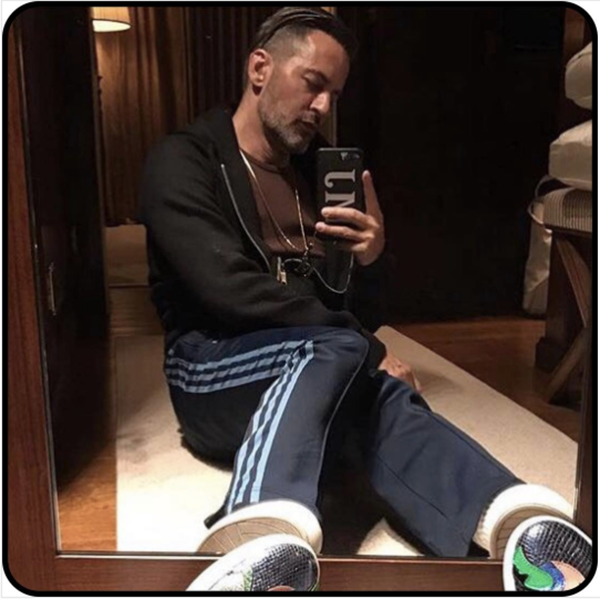 <p>Le créateur Marc Jacobs fait partie du club Chaos. (Photo : Instagram) </p>