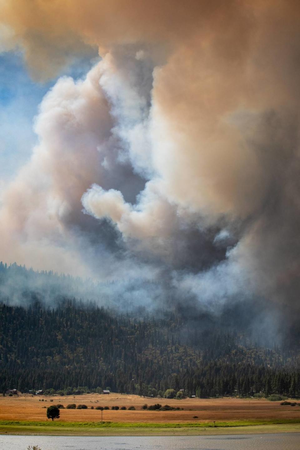 Smoke from the 2022 Four Corners fire near Lake Cascade billows over residences in the Campbell Creek area.