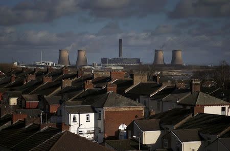 Fiddlers Ferry coal fired power station is seen as it rises above the rooftops of houses in Widnes in northern England, Britain February 3, 2016. REUTERS/Phil Noble