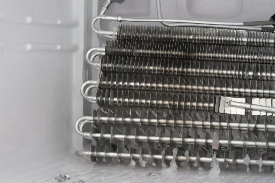 Refrigerator kitchen coils