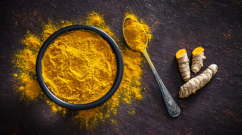 turmeric root and powder