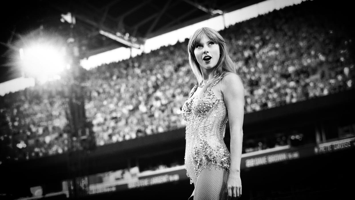  Taylor Swift performs on the 'Eras' tour. 
