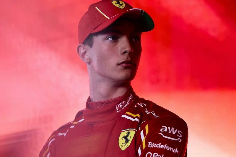 Oliver Bearman, el joven inglés de 18 años que correrá con Ferrari el GP de Yedá (Arabia Saudita) en lugar de Carlos Sainz