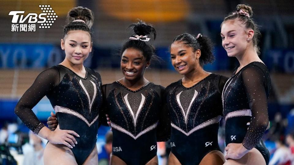 美國女子體操隊，（左二）黑珍珠西蒙·拜爾斯（Simone Biles）。（圖／達志影像美聯社）