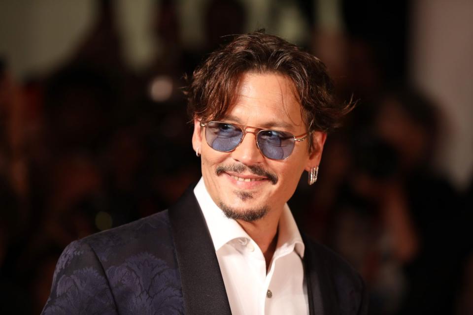 Dass Johnny Depp alias Captain Jack Sparrow seine eigene Insel besitzt, scheint nur allzu passend. Doch er ist bei Weitem nicht der Einzige. In unserer Galerie erfahren Sie, welche Promis sich bereits den Traum vom ganz persönlichen Urlaubsparadies erfüllten ...